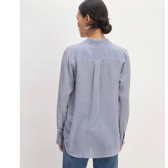Everlane | The Washable Clean Silk Relaxed Shirt in Blue/White - Picture 4 of 8